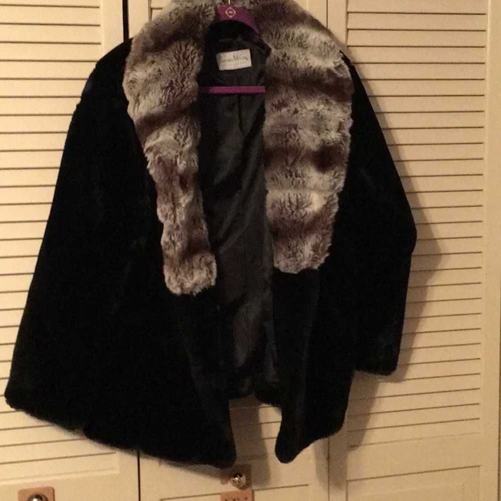 EUC,PAMELA MCCOY,FAUX FUR SHERRED BLACK MINK, FAUX CHINCHILLA COLLAR,SIZE LARGE - Picture 2 of 8